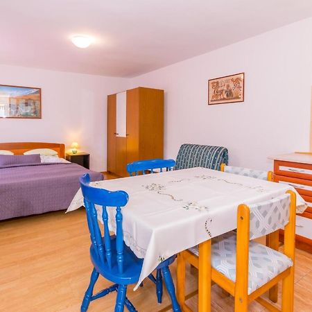 Cozy Apartments Emina Near The Sea 프레멘투라 외부 사진