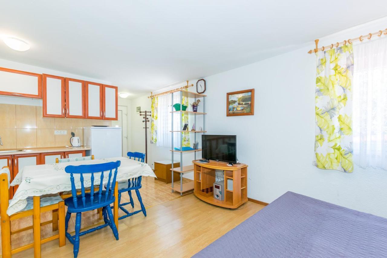 Cozy Apartments Emina Near The Sea 프레멘투라 외부 사진