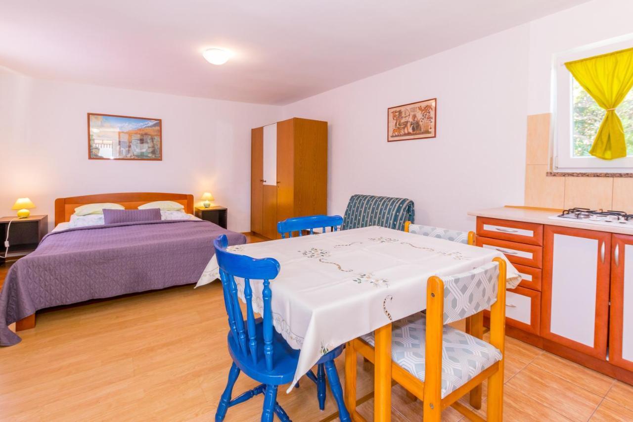 Cozy Apartments Emina Near The Sea 프레멘투라 외부 사진