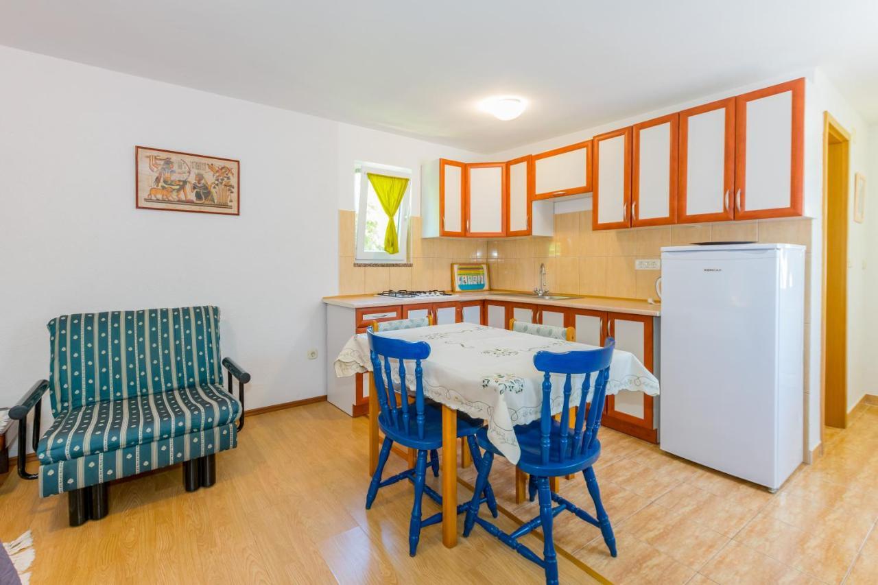 Cozy Apartments Emina Near The Sea 프레멘투라 외부 사진